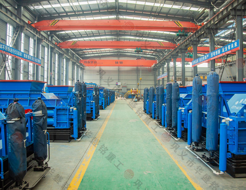 處理建筑廢料用什么設備？破碎紅磚用雙齒輥破碎機好嗎？